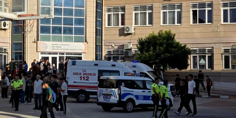 منفذ هجوم مدرسة مانيسا عمره 15 عامًا والسلطات توقف والديه وجدّه