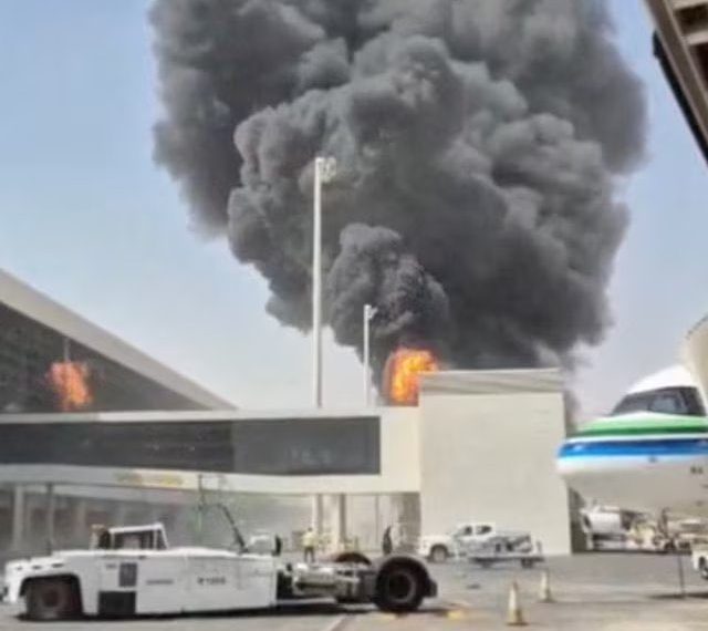 عمليات إجلاء في مطار الرياض بعد تعرضه لهجوم جديد
