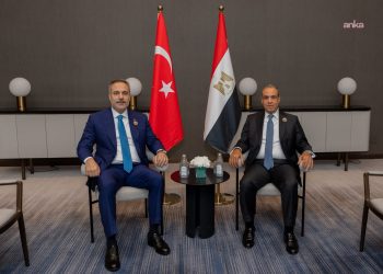 وزير خارجية تركيا يلتقي نظيره المصري في بغداد
