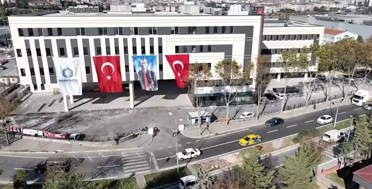 أوامر بضبط 68 شخصًا في قضية فساد ببلدية “باكيركوي” التركية