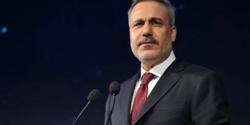 وسط توتر مكتوم بين أنقرة وباكو.. وزير خارجية تركيا يزور أذربيجان