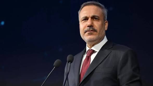 وسط توتر مكتوم بين أنقرة وباكو.. وزير خارجية تركيا يزور أذربيجان