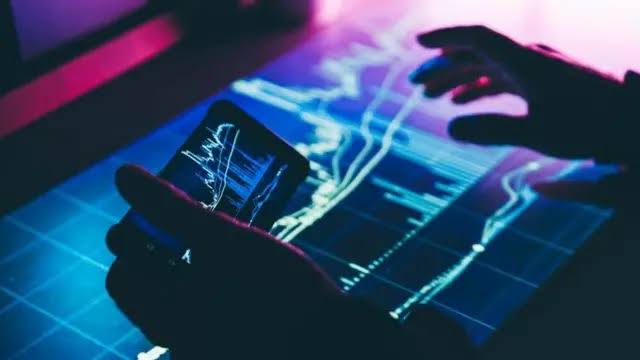 مليون دولار نقدًا تطيح بنائب محافظ المركزي التركي في تحقيقات الصناديق الاستثمارية