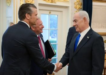 وزير الدفاع الأمريكي يجري زيارة مفاجئة إلى إسرائيل