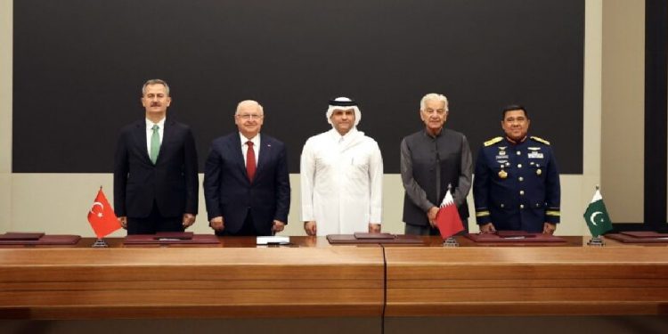 تركيا وباكستان وقطر وإندونيسيا توقع اتفاقية بدر الدفاعية