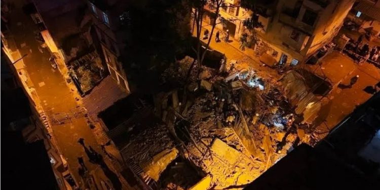 تركيا.. انهيار مبنى سكني في إسطنبول