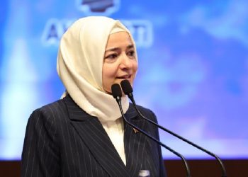 تركيا تفتح تحقيقا ضد نائبة رئيس الحزب الحاكم وزوجها