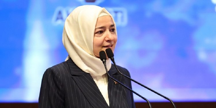 تركيا تفتح تحقيقا ضد نائبة رئيس الحزب الحاكم وزوجها
