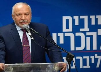 ليبرمان: ترامب يدير إسرائيل بدمية تُدعى نتنياهو