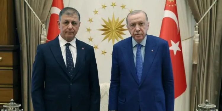 تركيا.. حزب أردوغان يستقبل عمدة إزمير المستقيل من الشعب الجمهوري