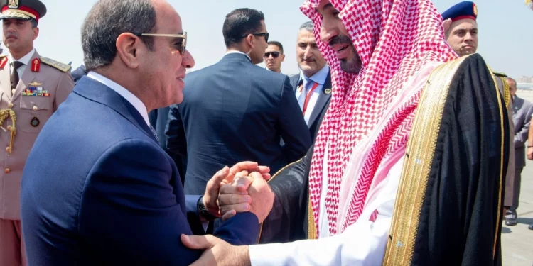 مصر تتعهد بتقديم الدعم اللازم للسعودية للدفاع عن أمنها
