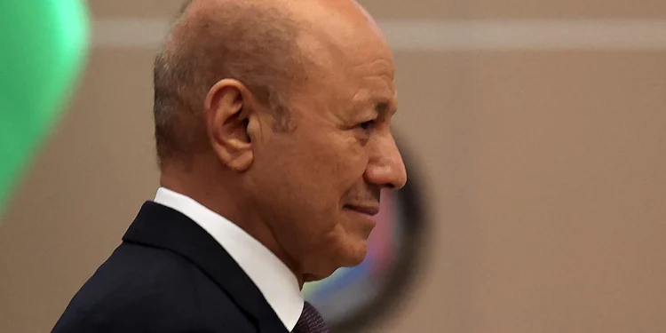 العليمي يعلن بدء العمليات العسكرية ضد الحوثيين