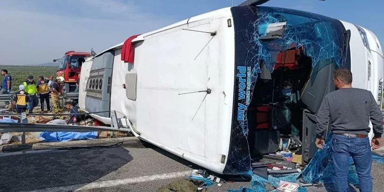اصطدام حافلة بشاحنة في تركيا يسفر عن مقتل 11 راكبًا